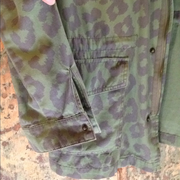 Coat - Picture 4 of 8